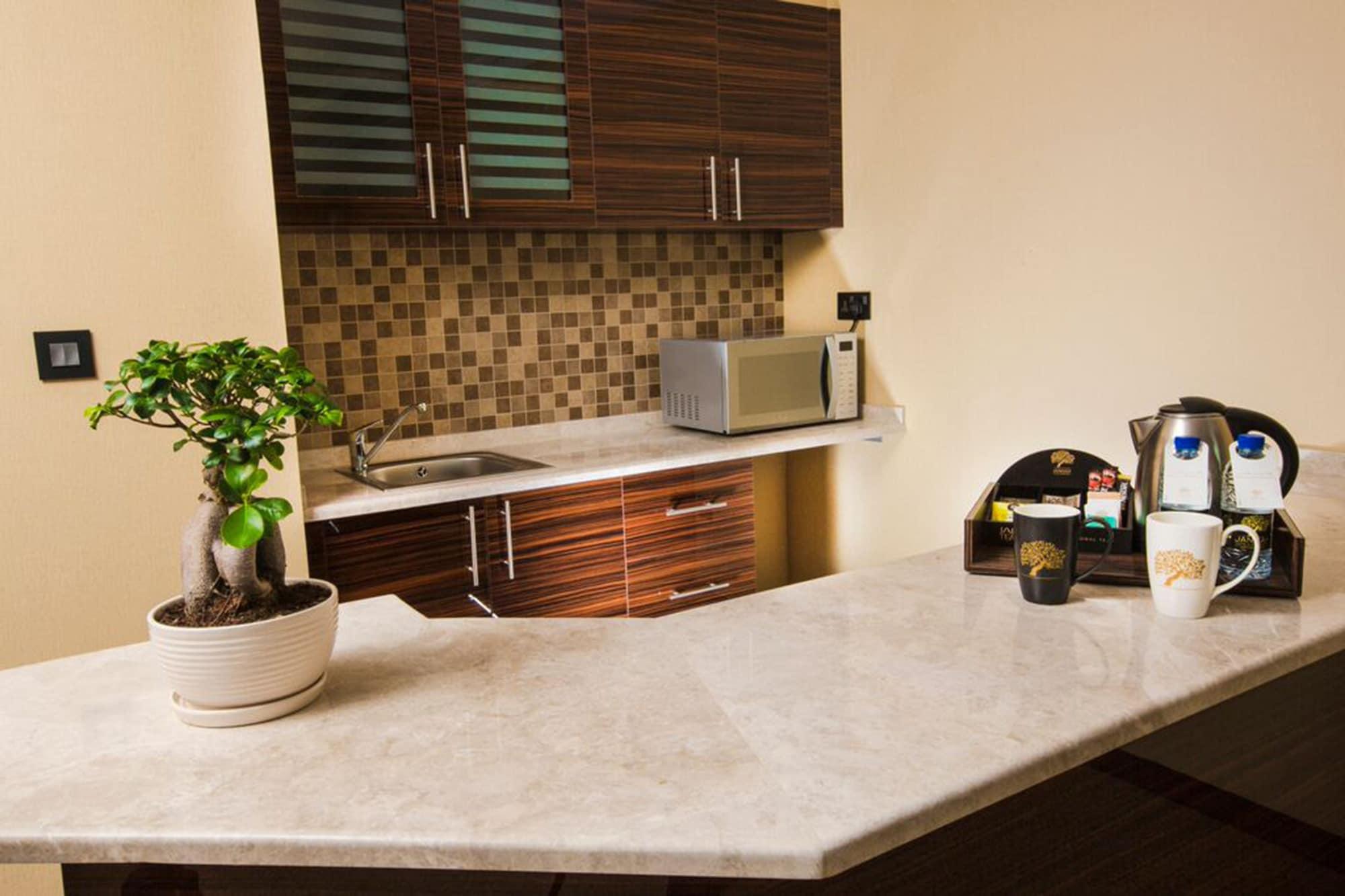 Jannah Burj Al Sarab Hotel Abu Dhabi Exterior foto A kitchen with a small sink