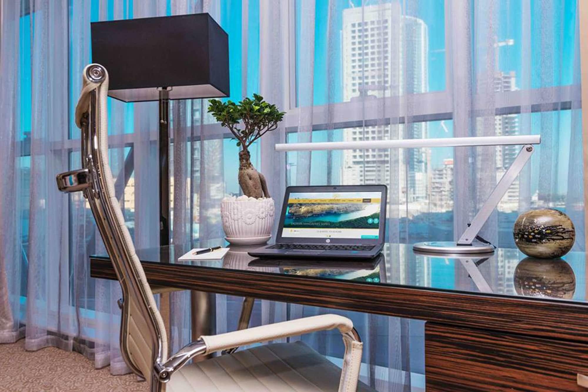 Jannah Burj Al Sarab Hotel Abu Dhabi Exterior foto A home office