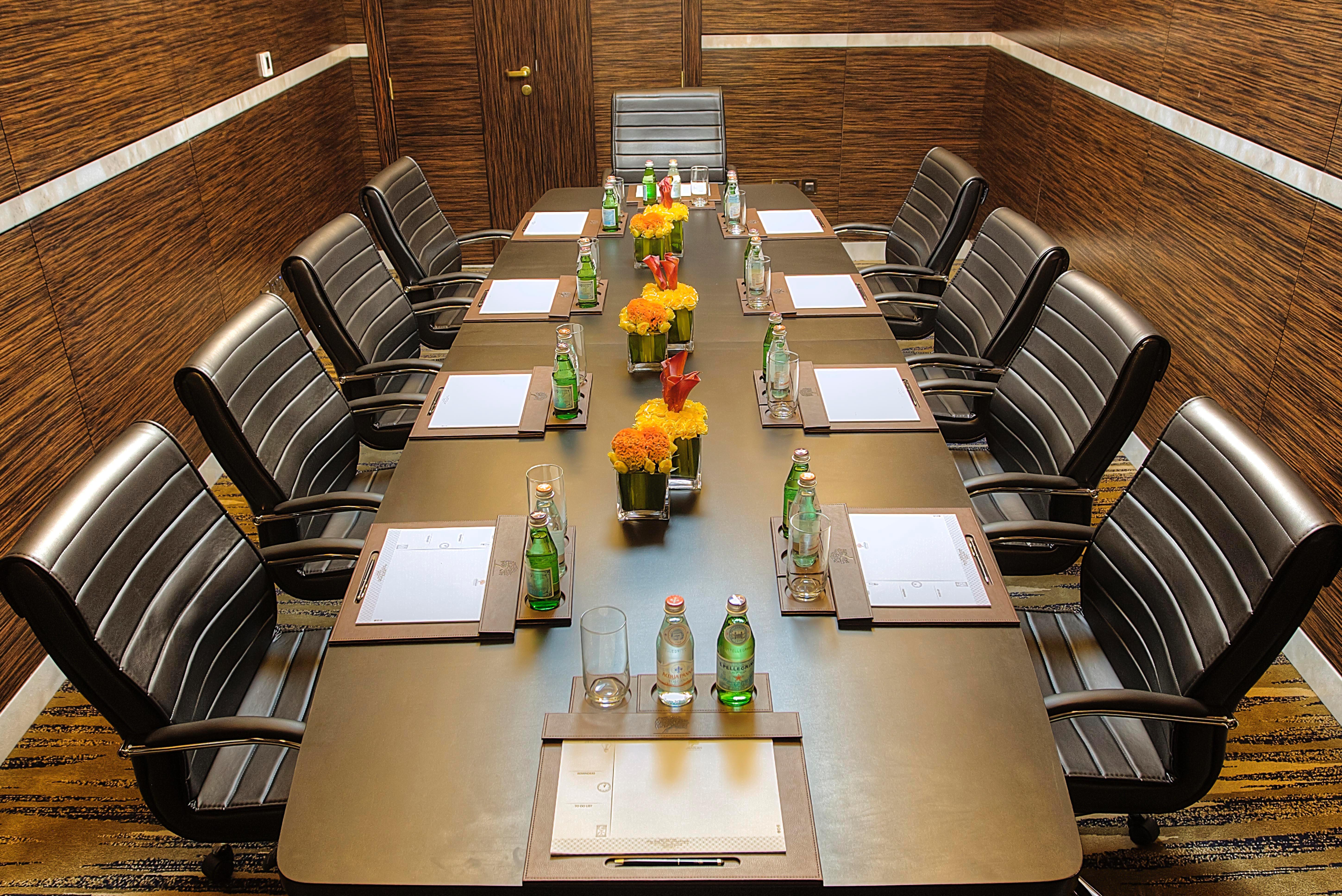 Jannah Burj Al Sarab Hotel Abu Dhabi Exterior foto A boardroom