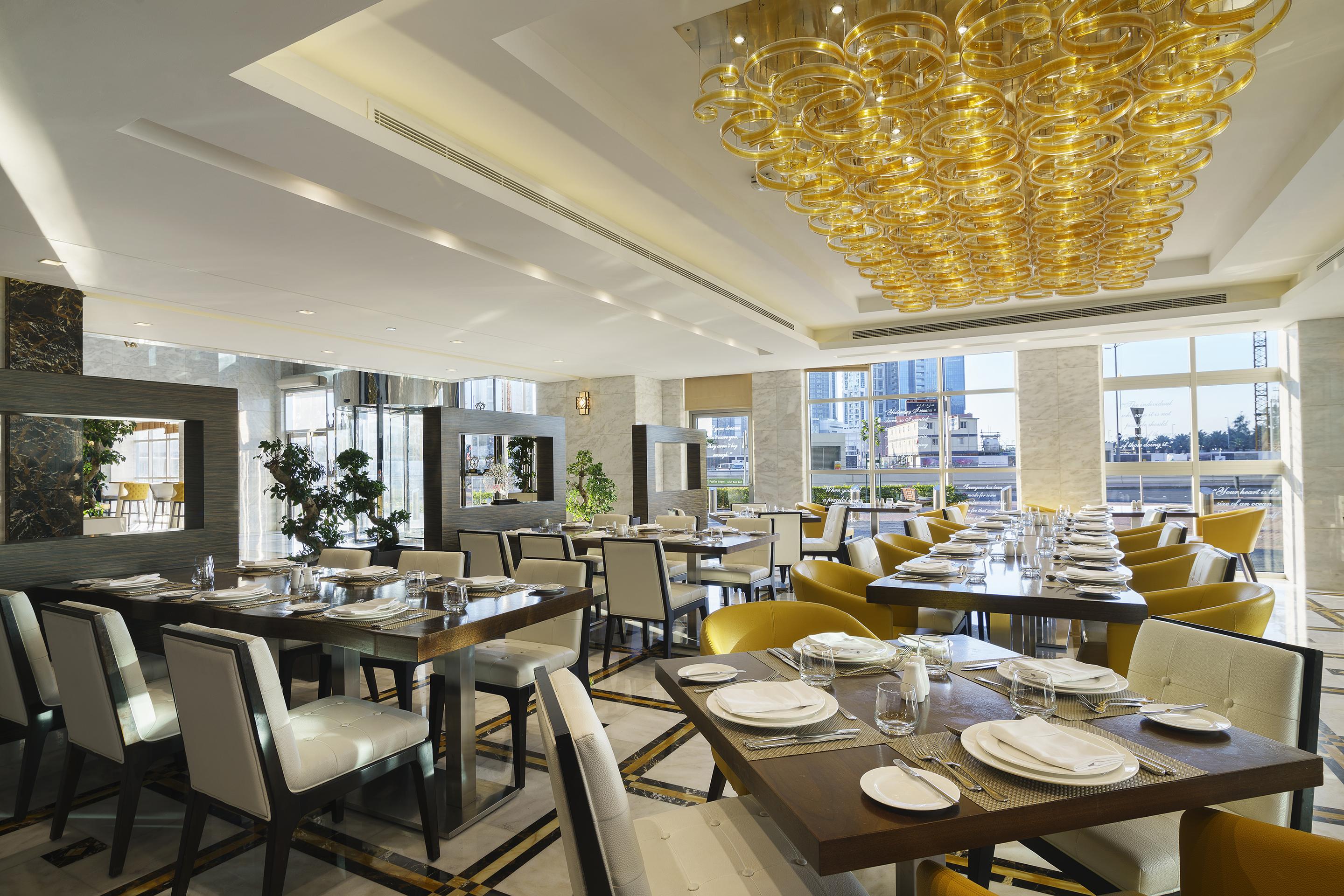 Jannah Burj Al Sarab Hotel Abu Dhabi Exterior foto The interior of the restaurant