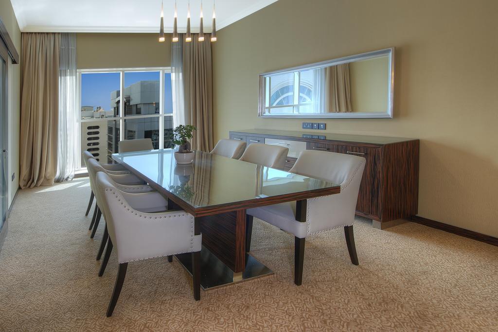 Jannah Burj Al Sarab Hotel Abu Dhabi Exterior foto A dining room