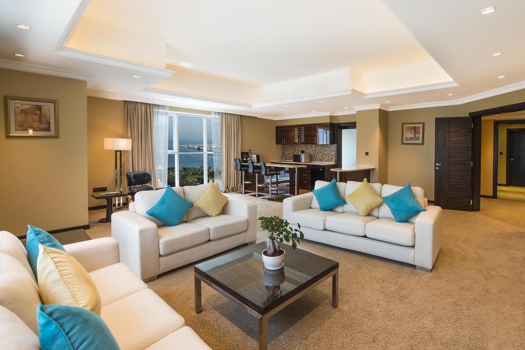 Jannah Burj Al Sarab Hotel Abu Dhabi Exterior foto A living room in a suite at the hotel