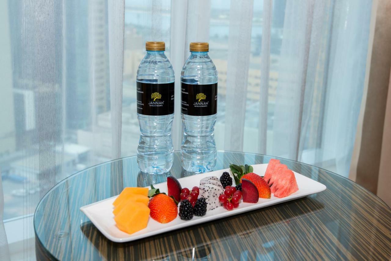 Jannah Burj Al Sarab Hotel Abu Dhabi Exterior foto Fruit platter